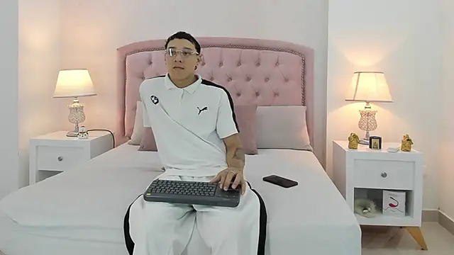 Snapshot of Buda_and_Cataleya_ chatting on December 2024 06:14:01 PM Buda and Cataleya  online show from December 2024 06:14:01 PM