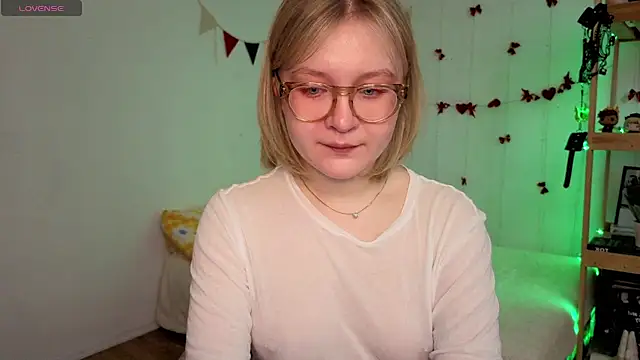 Snapshot of leazy_peazy chatting on May 2026 05:12:01 AM leazy peazy online show from May 2026 05:12:01 AM