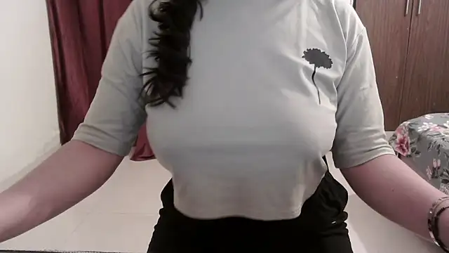 Snapshot of ANANYA-TIWARI chatting on September 2025 05:18:02 PM ANANYA-TIWARI online show from September 2025 05:18:02 PM