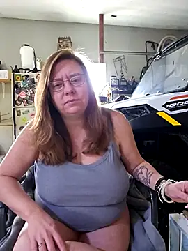 MsShelby40 online show from December 2024 05:14:01 PM