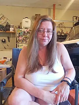 Snapshot of MsShelby40 chatting on June 2026 10:12:02 PM MsShelby40 online show from June 2026 10:12:02 PM