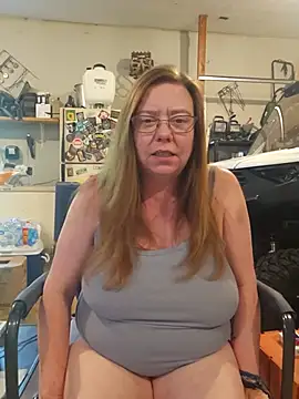 Snapshot of MsShelby40 chatting on June 2026 07:42:01 PM MsShelby40 online show from June 2026 07:42:01 PM