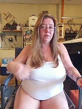 Snapshot of MsShelby40 chatting on June 2026 10:30:01 PM MsShelby40 online show from June 2026 10:30:01 PM