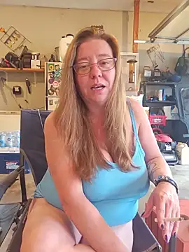 Snapshot of MsShelby40 chatting on June 2026 10:08:01 PM MsShelby40 online show from June 2026 10:08:01 PM