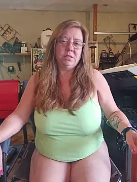 Snapshot of MsShelby40 chatting on June 2026 08:26:02 PM MsShelby40 online show from June 2026 08:26:02 PM