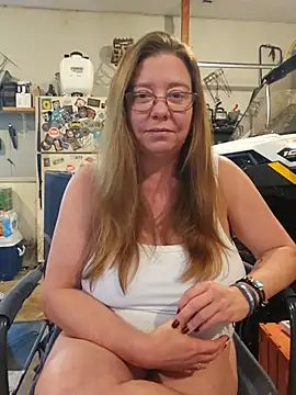 Snapshot of MsShelby40 chatting on August 2026 05:49:02 PM MsShelby40 online show from August 2026 05:49:02 PM