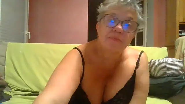 Snapshot of Vandeae44 chatting on September 2025 08:09:01 PM Vandeae44 online show from September 2025 08:09:01 PM