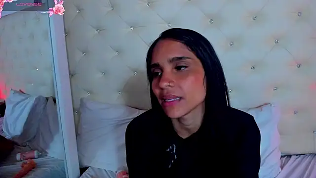 Snapshot of sophie_pariss chatting on January 2025 08:10:01 AM sophie pariss online show from January 2025 08:10:01 AM