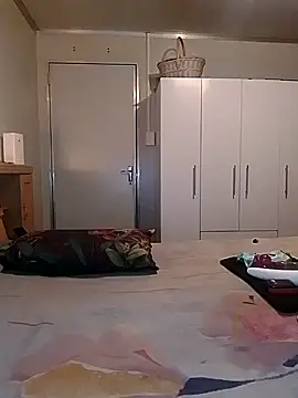 Hornyparratjie online show from December 2024 12:26:01 AM