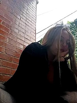 Snapshot of madelaine- chatting on April 2026 08:55:01 PM madelaine- online show from April 2026 08:55:01 PM
