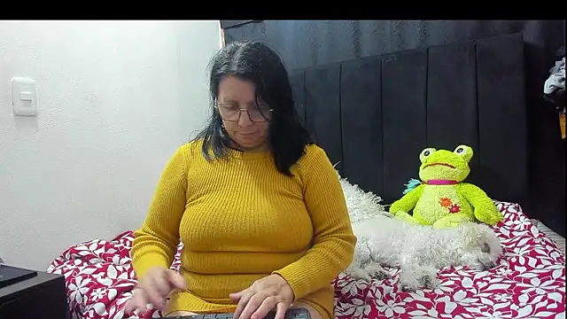 Evaaross 2345 online show from February 2026 02:43:02 AM