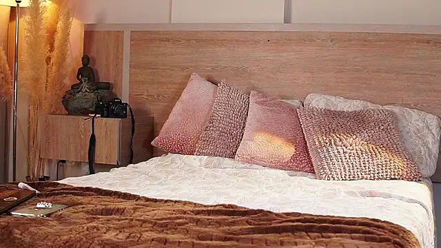 Snapshot of AliceShazaham_ chatting on February 2026 07:07:01 AM AliceShazaham online show from February 2026 07:07:01 AM