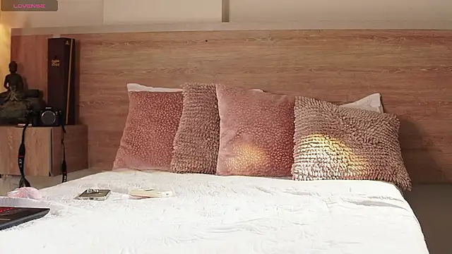 Snapshot of AliceShazaham_ chatting on March 2026 03:51:01 PM AliceShazaham online show from March 2026 03:51:01 PM