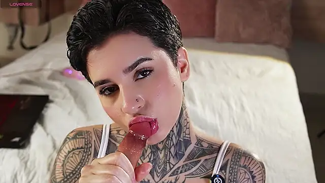 Snapshot of AliceShazaham_ chatting on March 2026 04:48:01 PM AliceShazaham online show from March 2026 04:48:01 PM