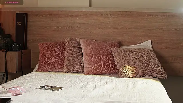 Snapshot of AliceShazaham_ chatting on March 2026 04:05:01 AM AliceShazaham online show from March 2026 04:05:01 AM