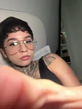 Snapshot of AliceShazaham_ chatting on March 2026 05:02:02 AM AliceShazaham online show from March 2026 05:02:02 AM