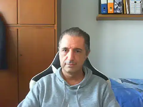 Snapshot of lliuk70mi chatting on December 2024 01:06:02 PM lliuk70mi online show from December 2024 01:06:02 PM