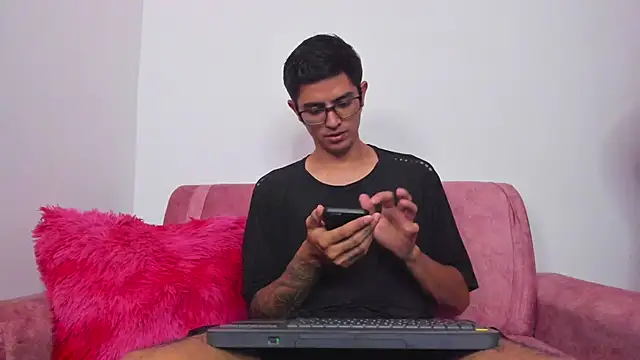 Snapshot of Ethan_Sai___ chatting on December 2024 12:11:02 AM Ethan Sai online show from December 2024 12:11:02 AM