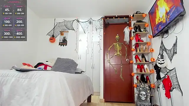 SophieBaker   online show from October 2025 01:47:01 AM