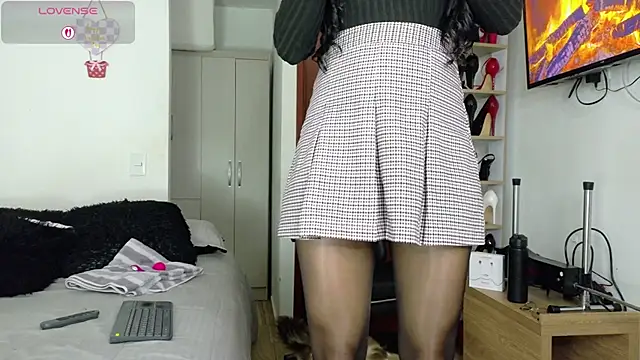 SophieBaker   online show from April 2026 02:04:01 AM