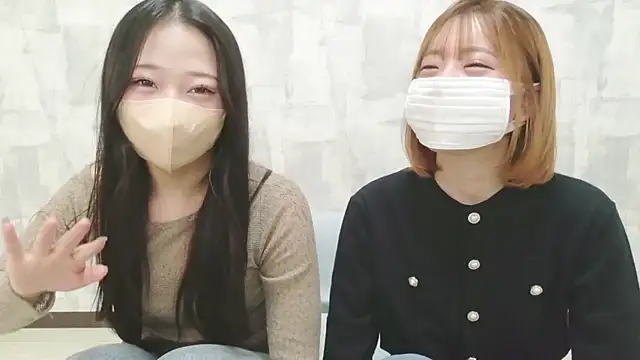 Snapshot of LOVE_MOMO_LOVE chatting on May 2026 12:00:02 PM LOVE MOMO LOVE online show from May 2026 12:00:02 PM