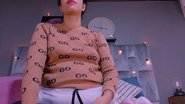 DulceAurora   online show from October 2025 02:45:02 AM