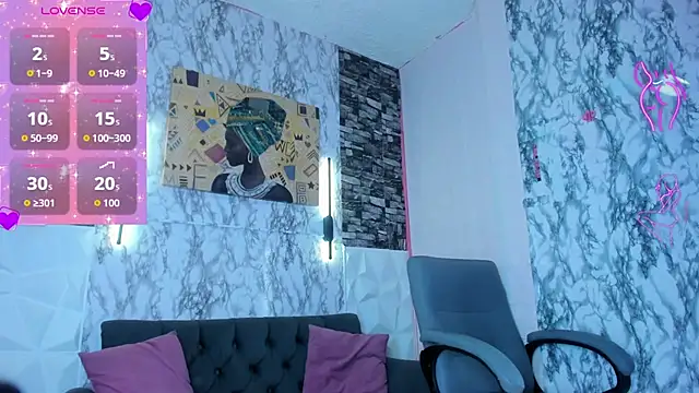 Snapshot of Queen_Cuarxxo chatting on February 2026 11:22:01 PM Queen Cuarxxo online show from February 2026 11:22:01 PM