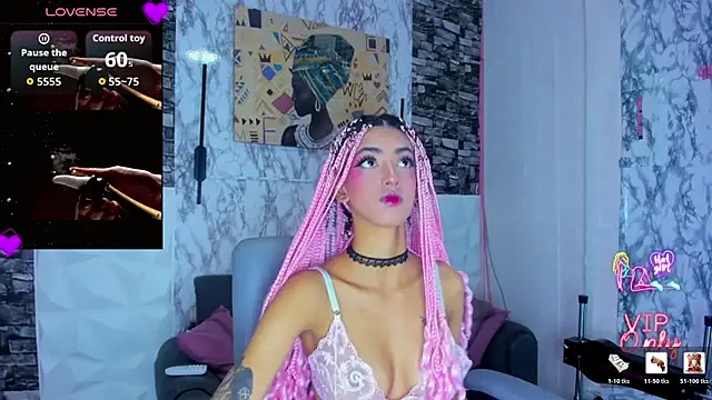 Snapshot of Queen_Cuarxxo chatting on April 2026 11:51:02 PM Queen Cuarxxo online show from April 2026 11:51:02 PM