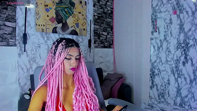 Snapshot of Queen_Cuarxxo chatting on May 2026 08:37:01 PM Queen Cuarxxo online show from May 2026 08:37:01 PM
