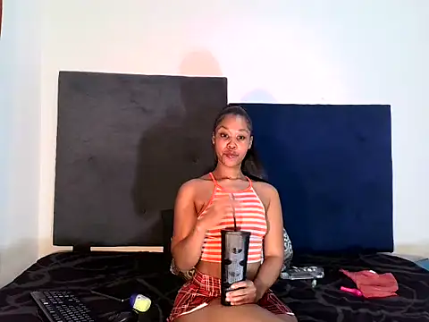 ReginaStar16 online show from March 2025 10:09:02 PM