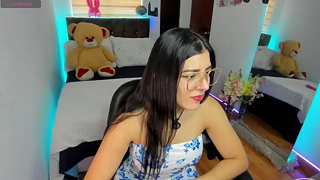 Snapshot of Luxxur69 chatting on May 2026 02:22:01 PM Luxxur69 online show from May 2026 02:22:01 PM