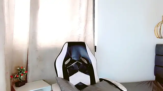 Oriana braom online show from February 2025 08:05:02 PM