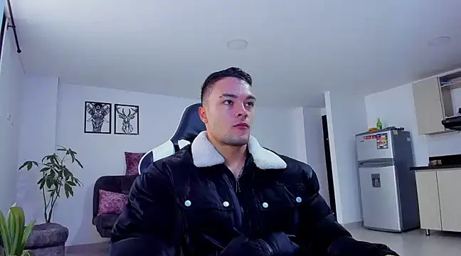 Snapshot of alexander_collin02 chatting on January 2025 01:52:02 PM alexander collin02 online show from January 2025 01:52:02 PM