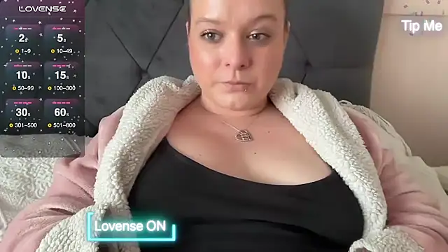 NaughtyWifeUK online show from February 2025 04:04:01 PM