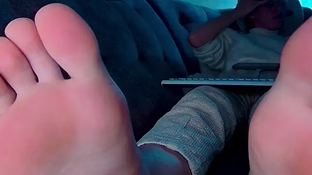 Snapshot of AgnesMillerS chatting on December 2024 10:32:02 AM AgnesMillerS online show from December 2024 10:32:02 AM