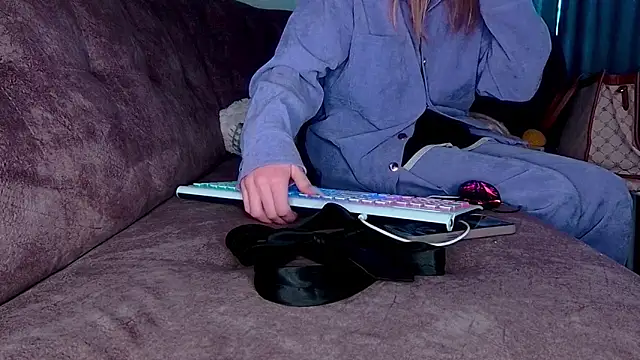 Snapshot of AgnesMillerS chatting on December 2024 03:04:02 AM AgnesMillerS online show from December 2024 03:04:02 AM