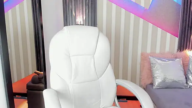 emily layton online show from September 2025 02:38:01 PM