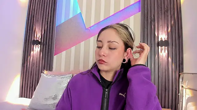 emily layton online show from October 2025 02:39:01 PM