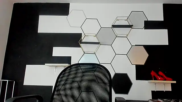 alondrabigtits online show from March 2025 11:53:02 AM