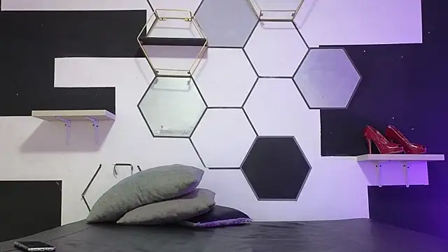 alondrabigtits online show from September 2025 11:54:02 AM