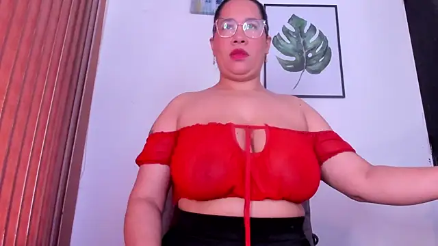 Snapshot of alondrabigtits chatting on April 2026 11:37:01 AM alondrabigtits online show from April 2026 11:37:01 AM
