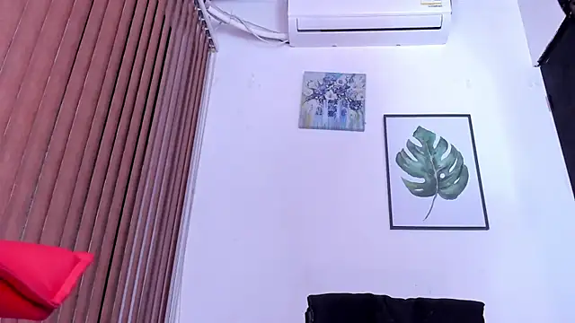 Snapshot of alondrabigtits chatting on May 2026 11:05:02 AM alondrabigtits online show from May 2026 11:05:02 AM