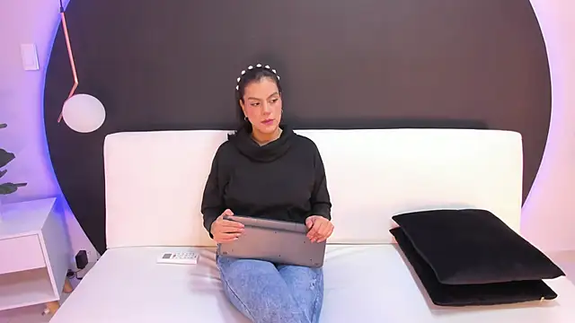 Ada Monroe10 online show from March 2026 01:37:02 PM