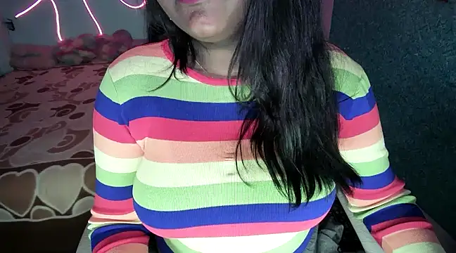 expression queen online show from February 2025 06:04:02 PM