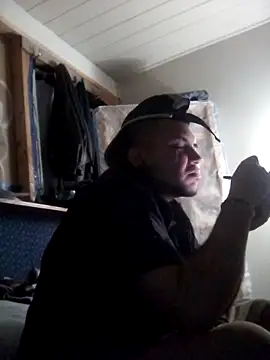 Snapshot of KeptupHack chatting on November 2025 12:44:01 AM KeptupHack online show from November 2025 12:44:01 AM