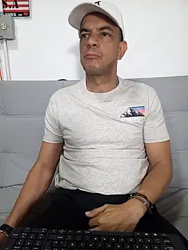 latinmartin73 online show from February 2025 04:29:01 AM