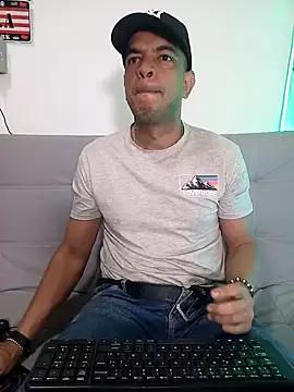 latinmartin73 online show from February 2025 03:08:01 PM