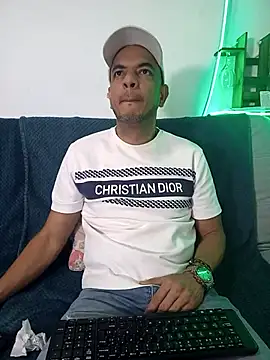 latinmartin73 online show from March 2025 01:07:01 AM