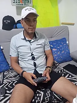 latinmartin73 online show from October 2025 12:11:02 AM