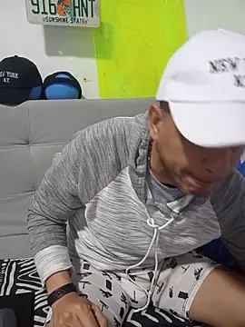 latinmartin73 online show from October 2025 04:46:02 AM